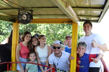 Foto - NATAL DAS CRIANÇAS - ARCO-ÍRIS