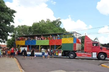 Foto - NATAL DAS CRIANÇAS - ARCO-ÍRIS