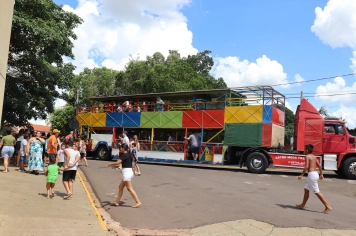 Foto - NATAL DAS CRIANÇAS - ARCO-ÍRIS