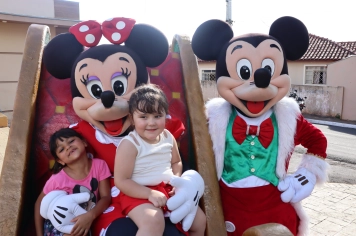 Foto - NATAL DAS CRIANÇAS - ARCO-ÍRIS