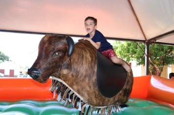 Foto - NATAL DAS CRIANÇAS - ARCO-ÍRIS