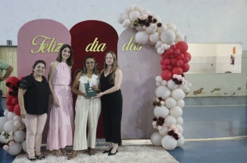 Foto - Uma noite preparada com muito carinho para homenagear aquelas que representam amor, força, dedicação e cuidado todos os dias. 
