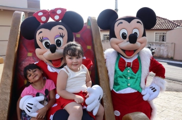Foto - NATAL DAS CRIANÇAS - ARCO-ÍRIS