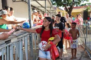 Foto - NATAL DAS CRIANÇAS - ARCO-ÍRIS
