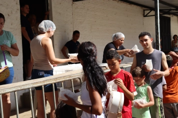 Foto - NATAL DAS CRIANÇAS - ARCO-ÍRIS