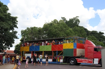 Foto - NATAL DAS CRIANÇAS - ARCO-ÍRIS