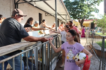 Foto - NATAL DAS CRIANÇAS - ARCO-ÍRIS