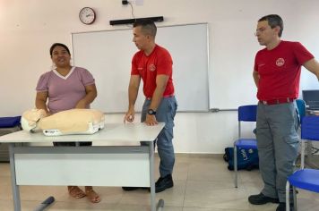 Foto - TREINAMENTO COM A EQUIPE DOS BOMBEIROS