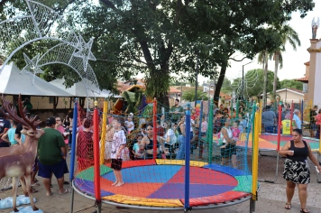Foto - NATAL DAS CRIANÇAS - ARCO-ÍRIS