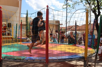 Foto - NATAL DAS CRIANÇAS - ARCO-ÍRIS