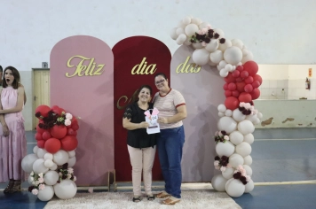 Foto - Uma noite preparada com muito carinho para homenagear aquelas que representam amor, força, dedicação e cuidado todos os dias. 