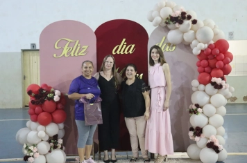Foto - Uma noite preparada com muito carinho para homenagear aquelas que representam amor, força, dedicação e cuidado todos os dias. 