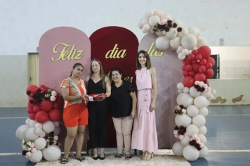 Foto - Uma noite preparada com muito carinho para homenagear aquelas que representam amor, força, dedicação e cuidado todos os dias. 