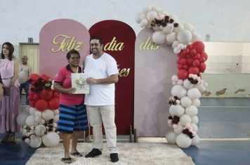 Foto - Uma noite preparada com muito carinho para homenagear aquelas que representam amor, força, dedicação e cuidado todos os dias. 