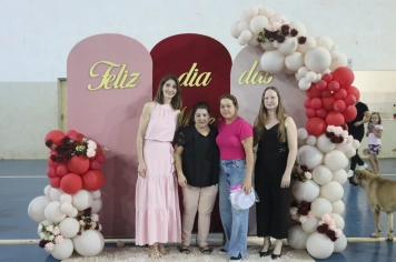 Foto - Uma noite preparada com muito carinho para homenagear aquelas que representam amor, força, dedicação e cuidado todos os dias. 