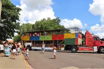 Foto - NATAL DAS CRIANÇAS - ARCO-ÍRIS