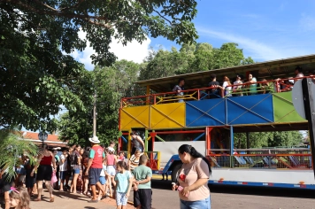 Foto - NATAL DAS CRIANÇAS - ARCO-ÍRIS