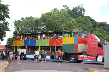 Foto - NATAL DAS CRIANÇAS - ARCO-ÍRIS