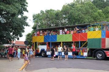 Foto - NATAL DAS CRIANÇAS - ARCO-ÍRIS
