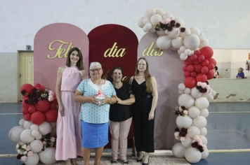 Foto - Uma noite preparada com muito carinho para homenagear aquelas que representam amor, força, dedicação e cuidado todos os dias. 