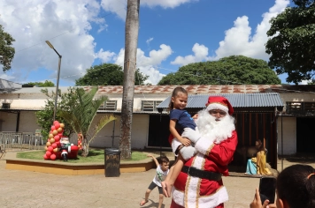 Foto - NATAL DAS CRIANÇAS - ARCO-ÍRIS