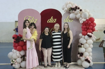 Foto - Uma noite preparada com muito carinho para homenagear aquelas que representam amor, força, dedicação e cuidado todos os dias. 