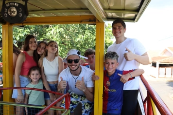 Foto - NATAL DAS CRIANÇAS - ARCO-ÍRIS